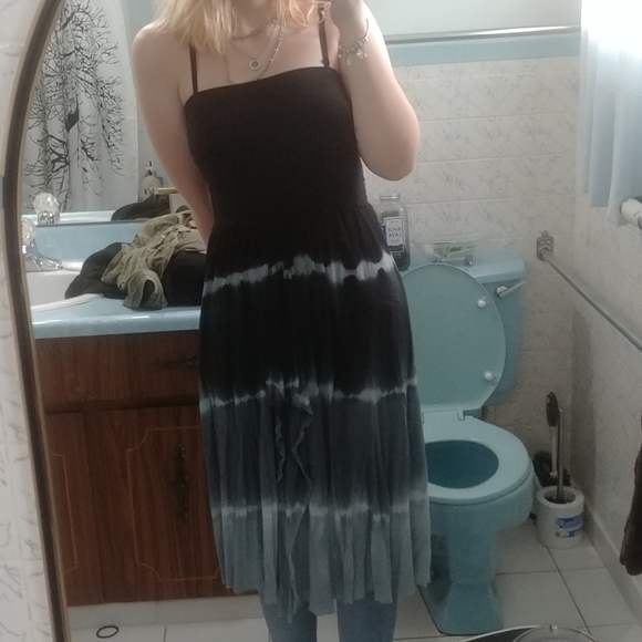 Summer dress 🌸 - Picture 2 of 2